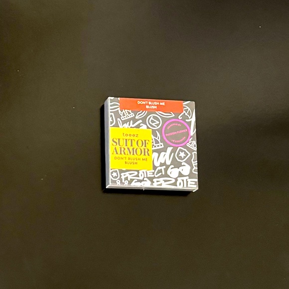 teez SUIT OF ARMOR DON’T BLUSH ME BLUSH - Picture 3 of 5